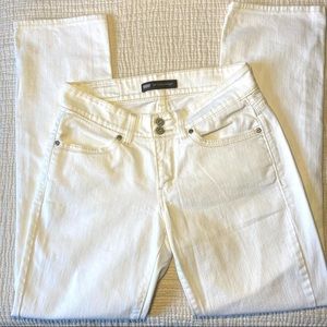 Levi’s 529 Curvy Straight in white, size 8.